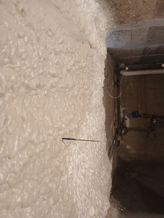 K&uuml;lső hőv&eacute;delem kialak&iacute;t&aacute;sa &ndash; kieg&eacute;sz&iacute;tők be&eacute;p&iacute;t&eacute;se, munkater&uuml;let; korszerűs&iacute;t&eacute;s r&eacute;szek&eacute;nt